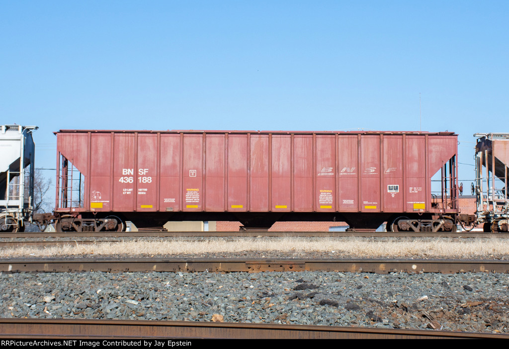 BNSF Covered Hopper on Q425